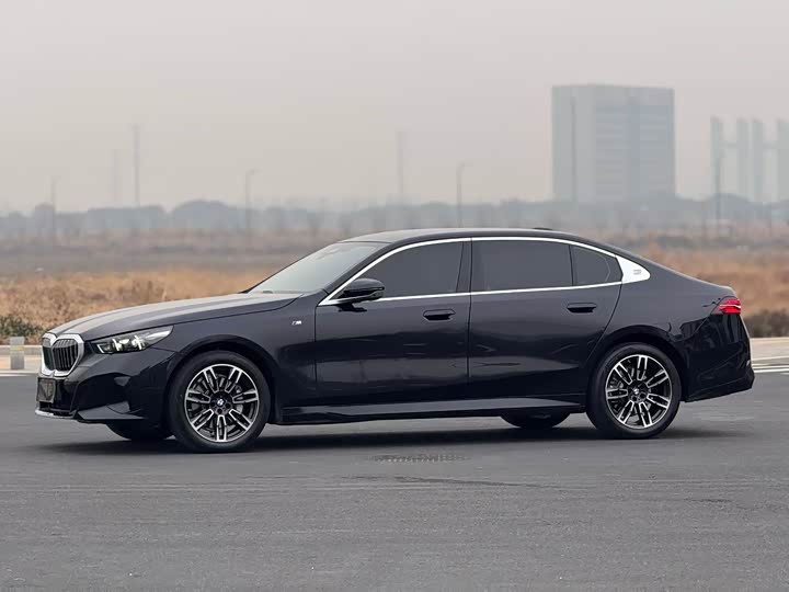 Photo 1 - BMW 5 Series