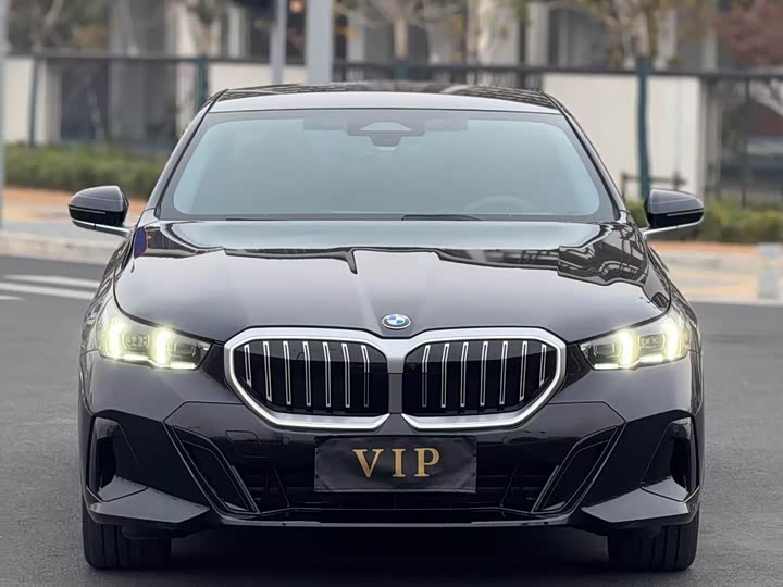 Photo 2 - BMW 5 Series