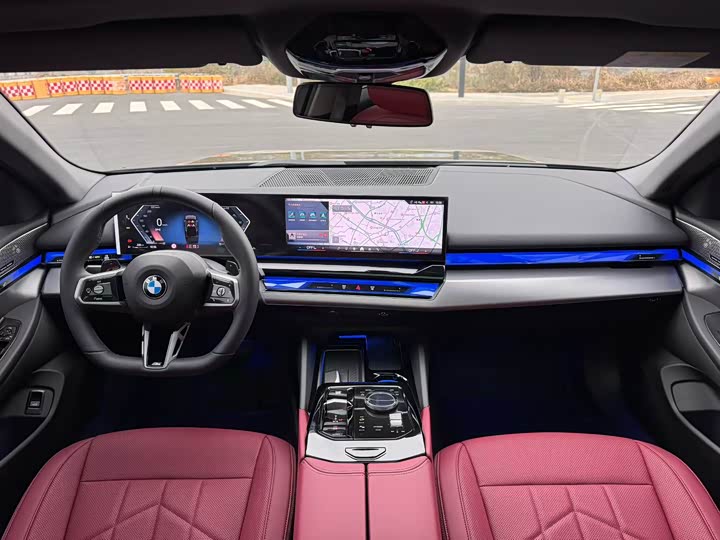 Photo 4 - BMW 5 Series