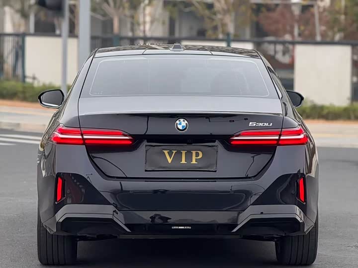 Photo 8 - BMW 5 Series