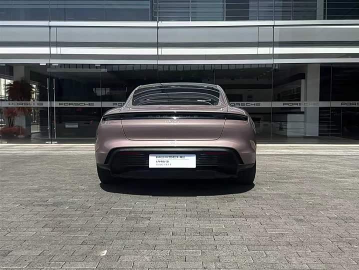 Photo 3 - Porsche Taycan