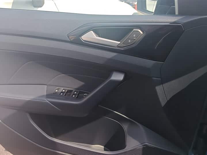 Photo 7 - Volkswagen Tharu