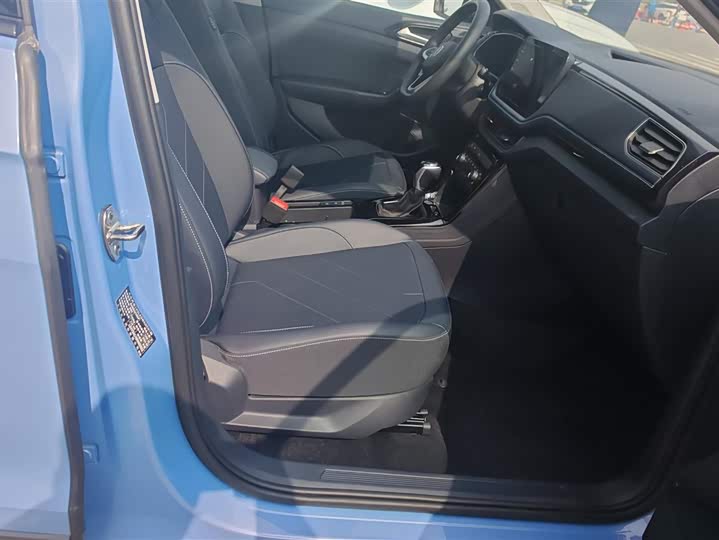 Photo 8 - Volkswagen Tharu