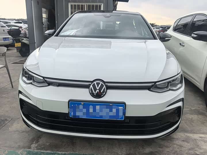 Фото 2 - Volkswagen Golf
