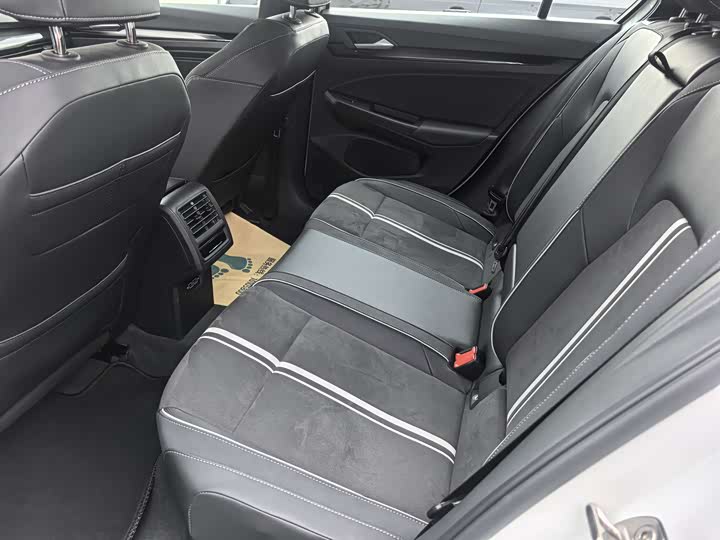 Фото 8 - Volkswagen Golf