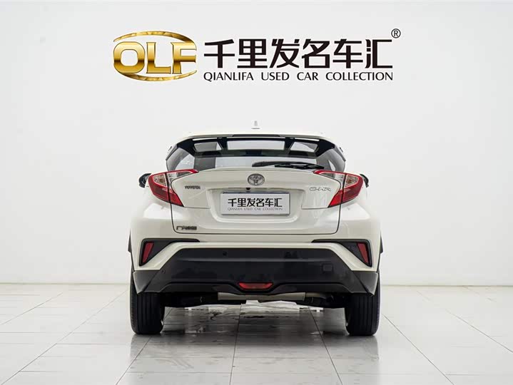 Фото 5 - Toyota C-HR