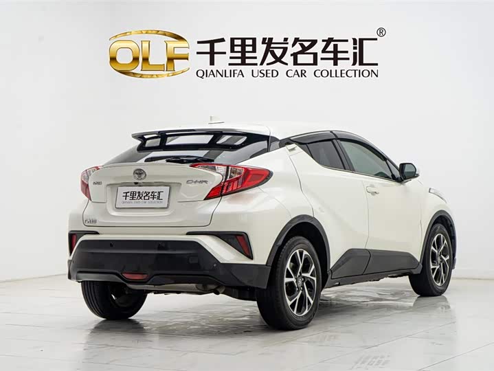 Фото 6 - Toyota C-HR
