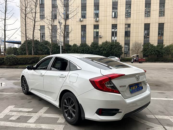 Фото 6 - Honda Civic