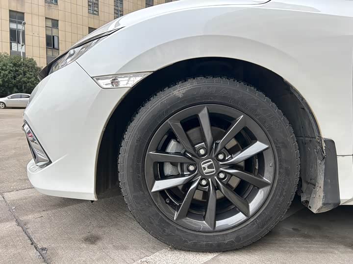 Фото 8 - Honda Civic