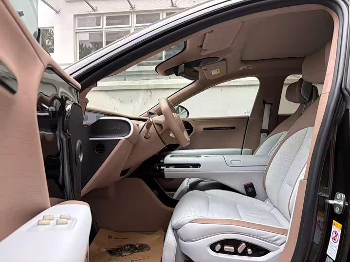 Фото 6 - Avatr 07