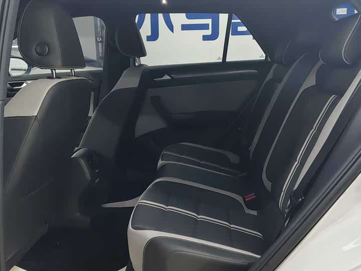 Фото 7 - Volkswagen T-Roc