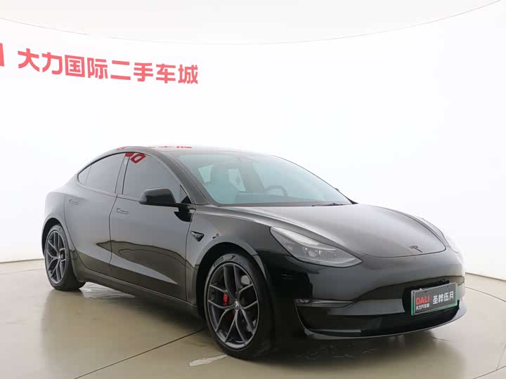 Фото 3 - Tesla Model 3