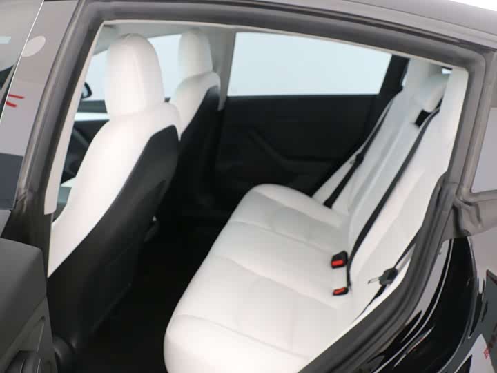 Фото 9 - Tesla Model 3