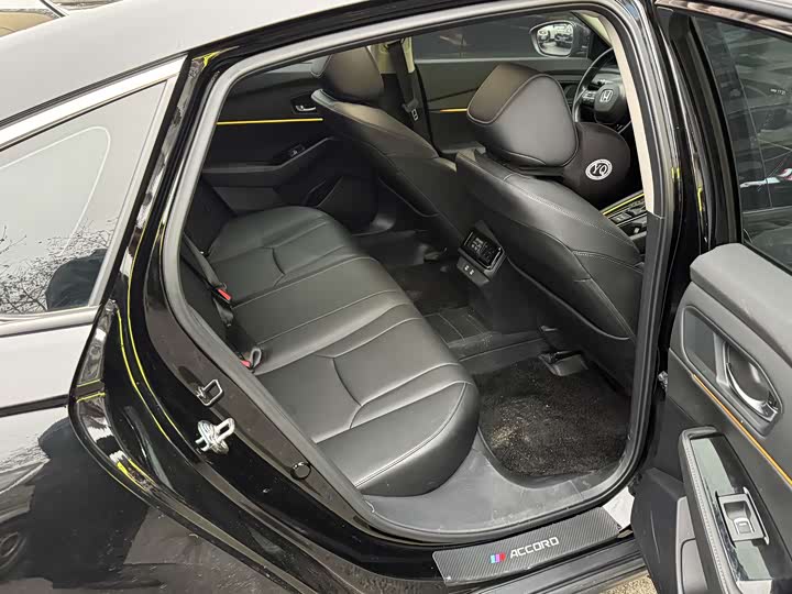 Photo 6 - Honda Accord