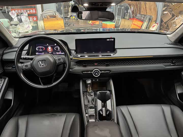 Photo 8 - Honda Accord