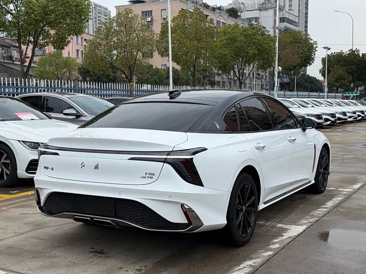 Фото 4 - Hongqi H6