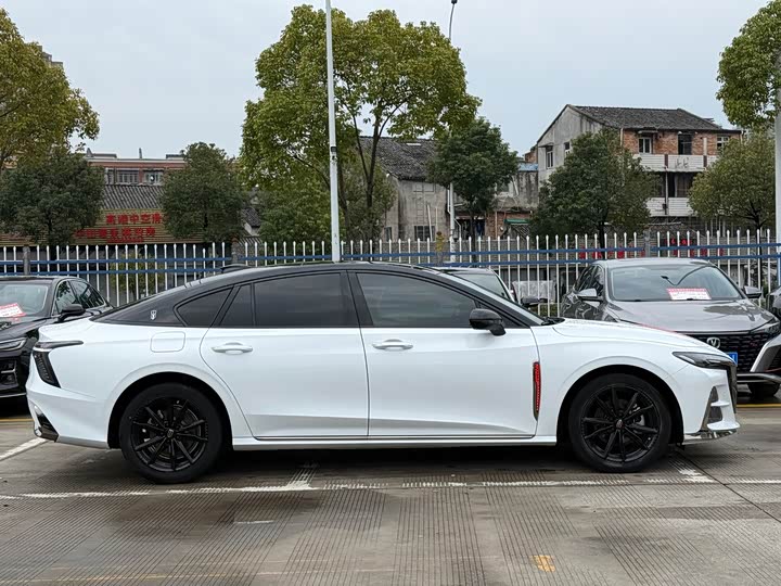 Фото 7 - Hongqi H6