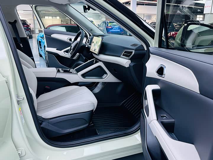 Photo 6 - BYD Yuan Up