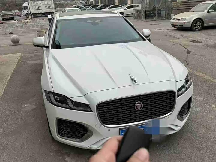 Фото 1 - Jaguar XF L