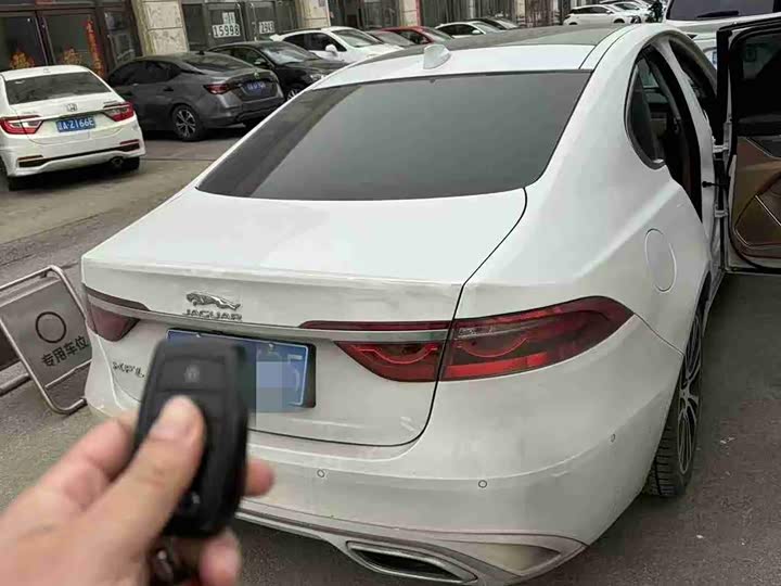 Фото 2 - Jaguar XF L