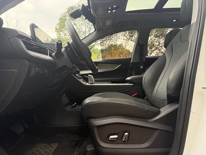 Фото 8 - Chery Tiggo 8