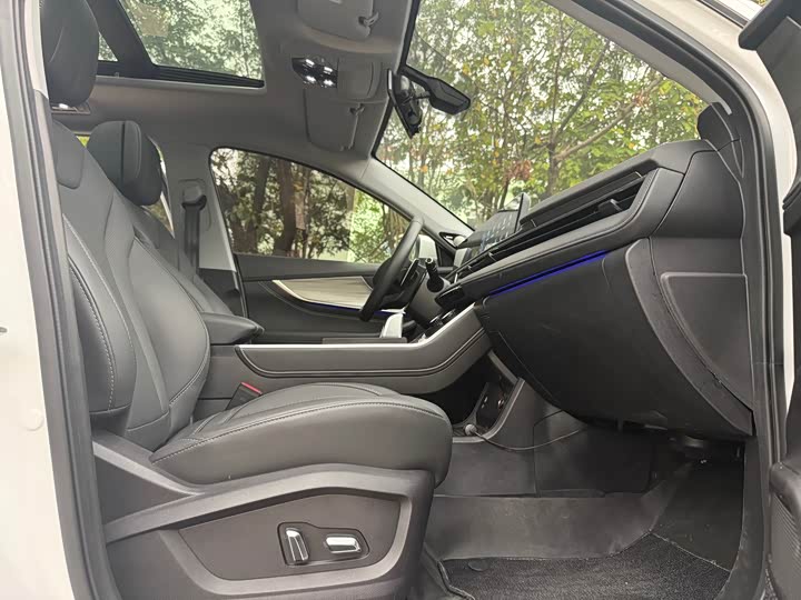 Фото 9 - Chery Tiggo 8