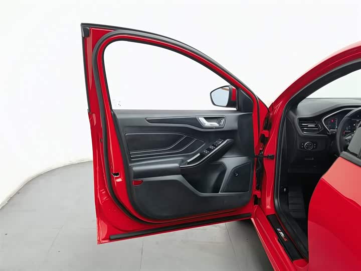 Фото 8 - Ford Focus