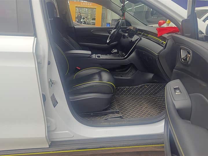 Фото 8 - Roewe RX5