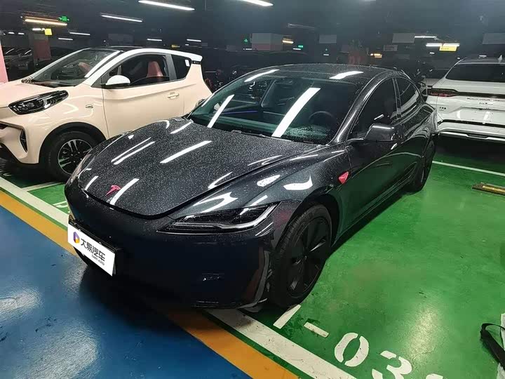 Фото 1 - Tesla Model 3