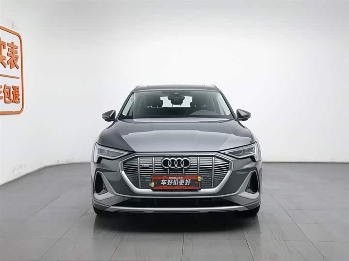 Фото 3 - Audi e-tron