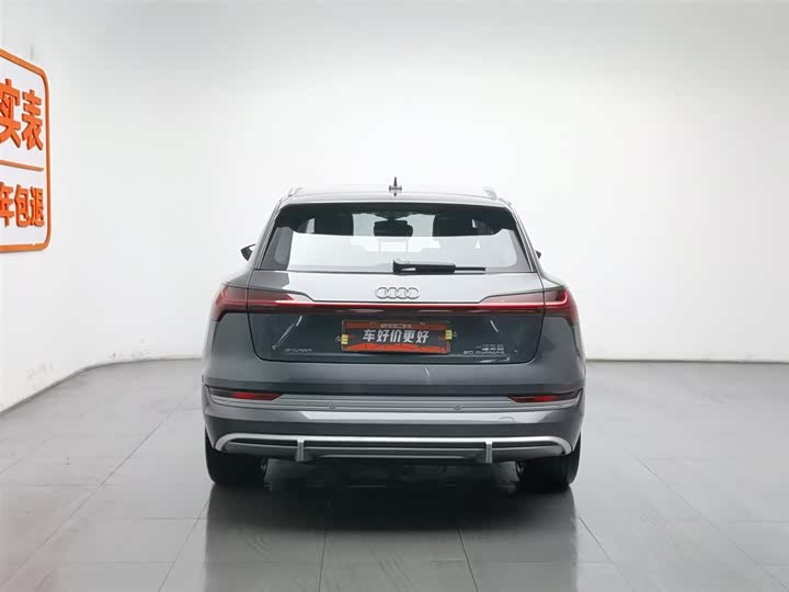 Фото 4 - Audi e-tron