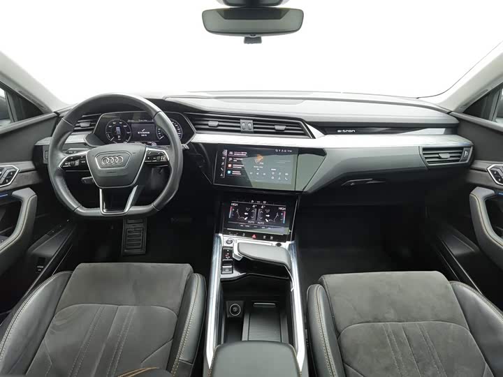 Фото 5 - Audi e-tron