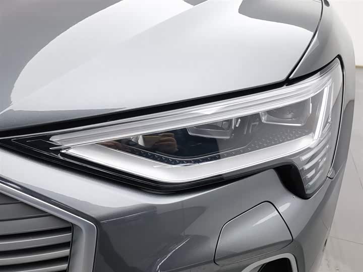 Фото 7 - Audi e-tron