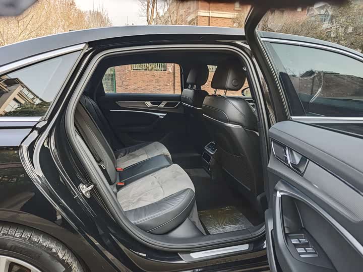 Фото 8 - Audi A6L