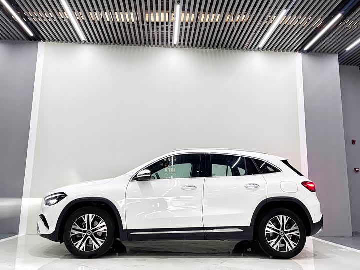 Photo 2 - Mercedes-Benz GLA-Class