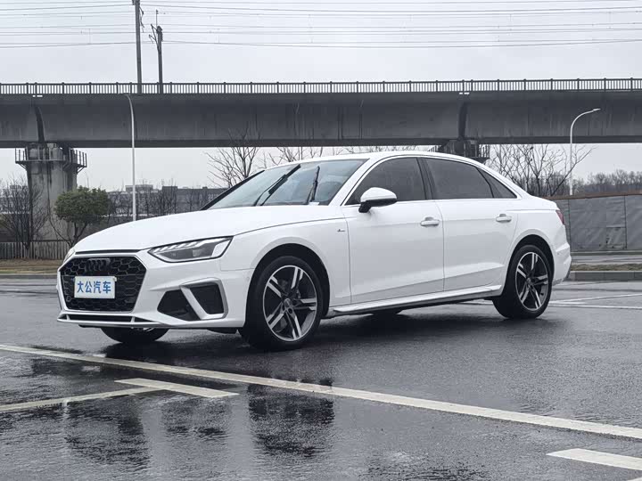 Фото 1 - Audi A4L