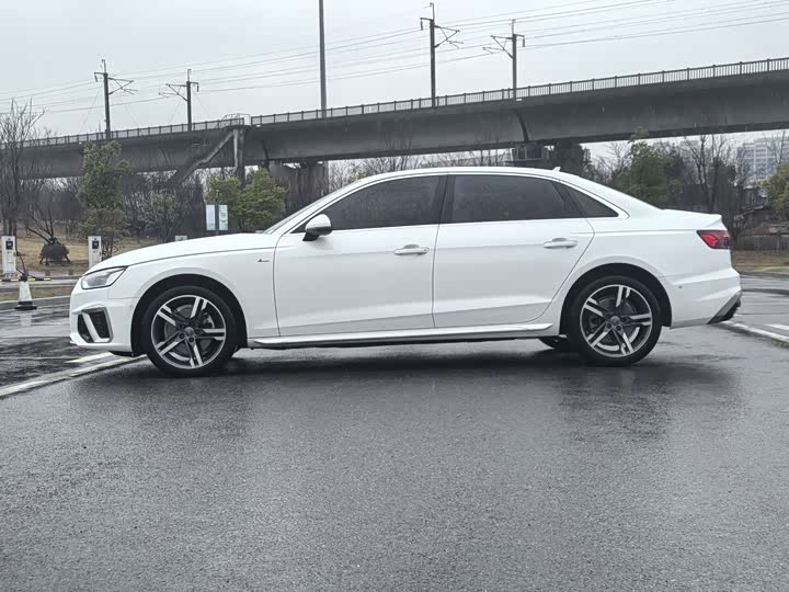 Фото 2 - Audi A4L