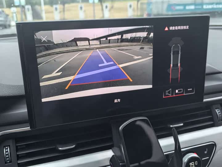 Фото 5 - Audi A4L