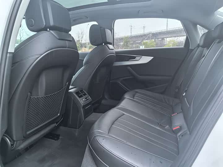 Фото 6 - Audi A4L