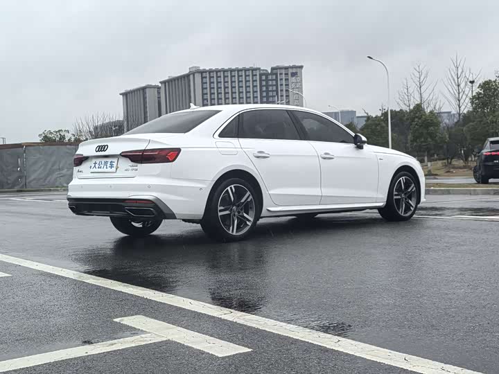 Фото 9 - Audi A4L