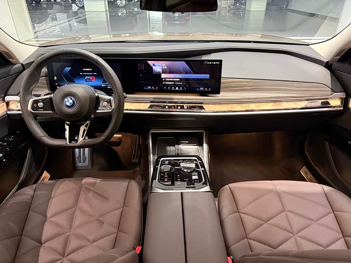 Фото 2 - BMW i7