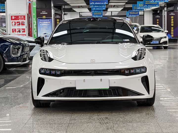 Фото 2 - Zeekr 001