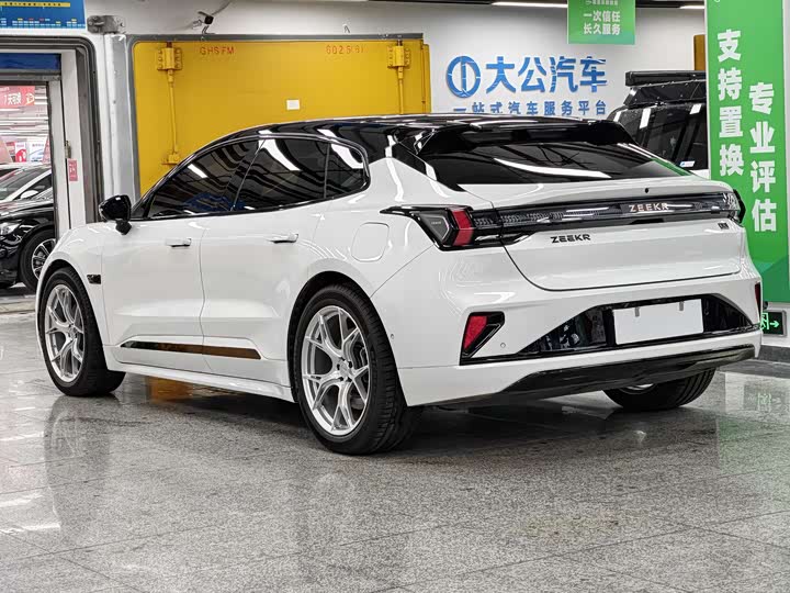 Фото 5 - Zeekr 001