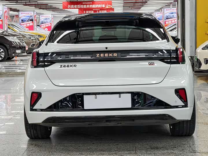 Фото 6 - Zeekr 001