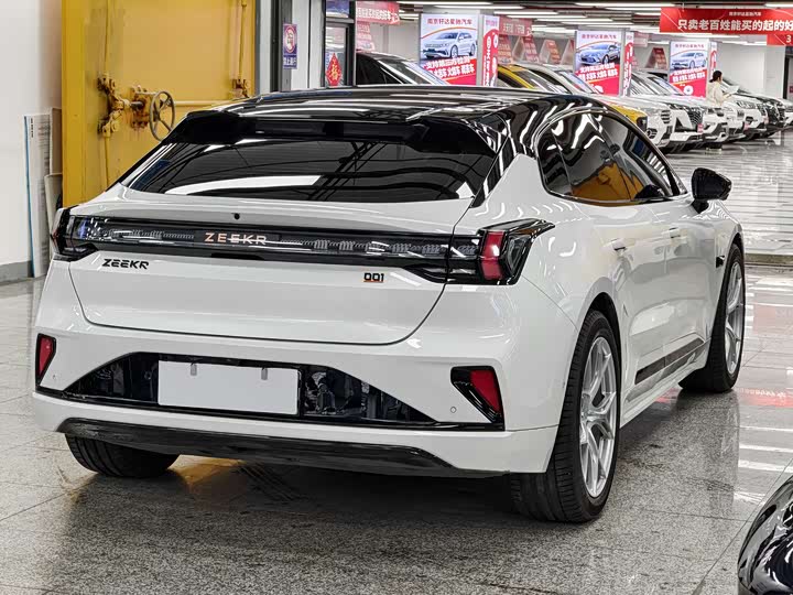 Фото 7 - Zeekr 001