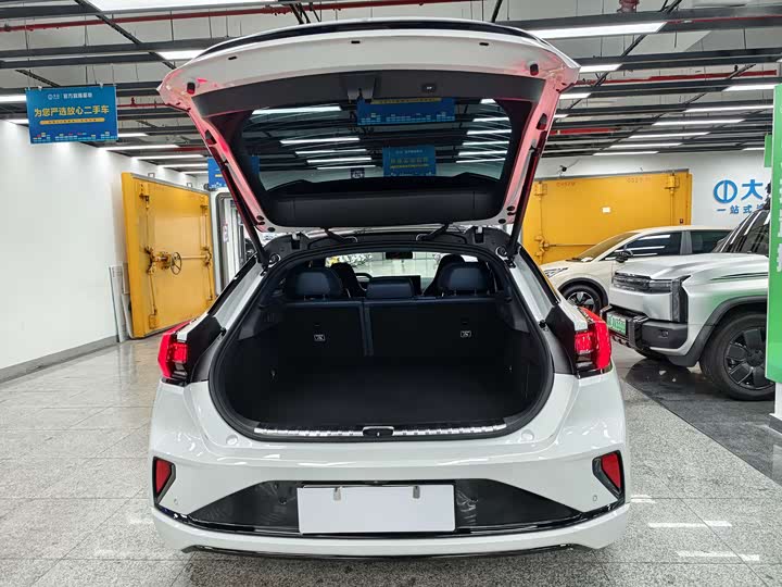 Фото 8 - Zeekr 001