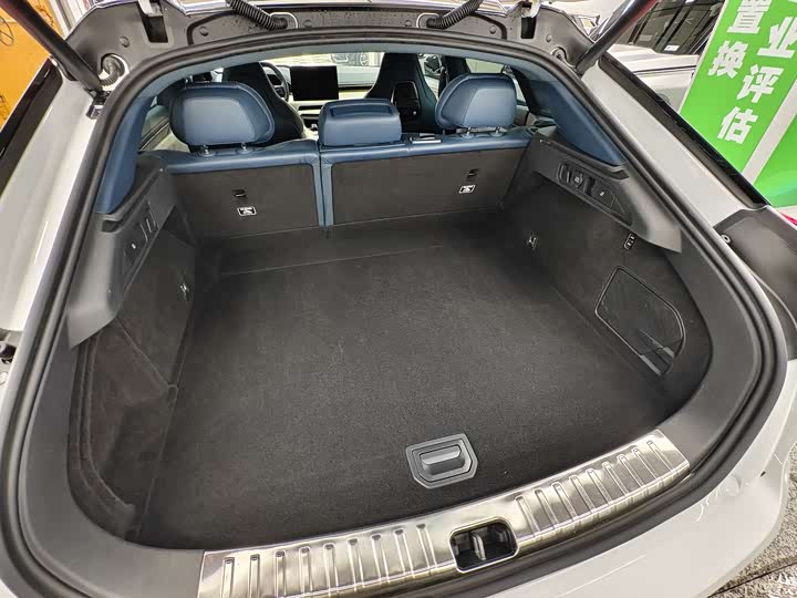 Фото 9 - Zeekr 001