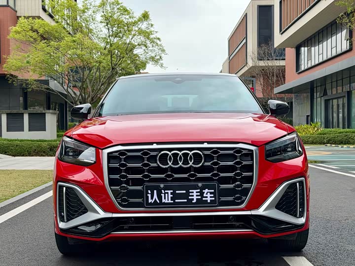Photo 2 - Audi Q2L