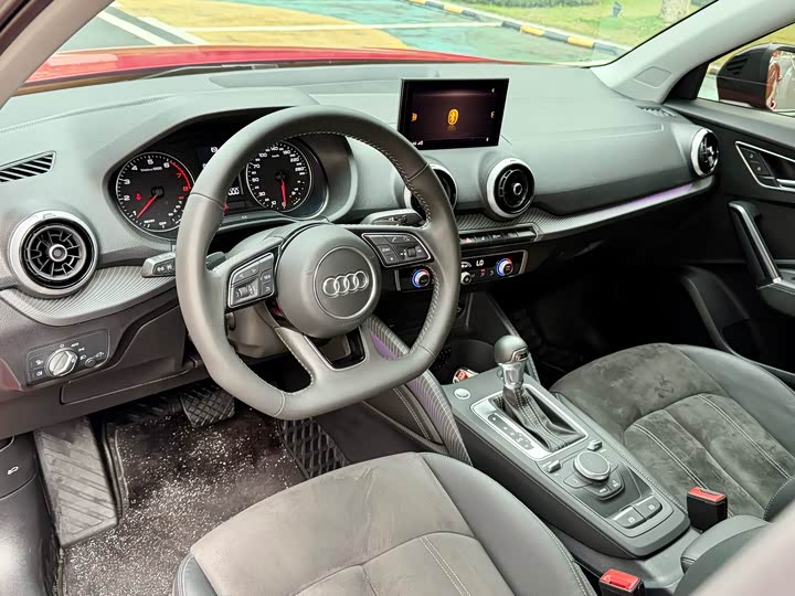 Photo 5 - Audi Q2L