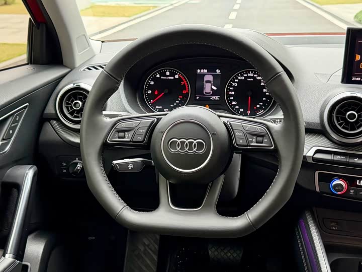 Photo 7 - Audi Q2L